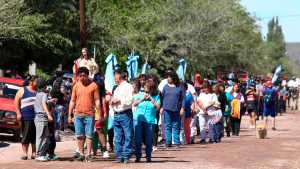 Entre bailes camperos y payadas, El Cuy celebra su aniversario número 117