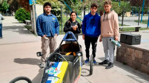 Estudiantes de Roca construyeron un auto eléctrico para participar del desafío ECO-YPF