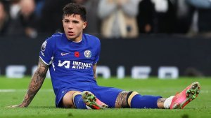 Noticias para Scaloni: cómo está Enzo Fernández tras el planchazo del Cuti Romero