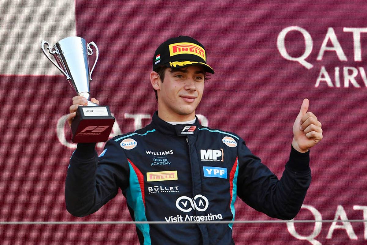 El piloto argentino estará en las pruebas de jóvenes talentos en Abu Dhabi. 