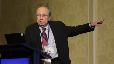 Guillermo Calvo, economista argentino y experto en crisis financieras, se pronunció en contra de la dolarización y lanzó su advertencia en la Conferencia Anual de FIEL. Foto Archivo.