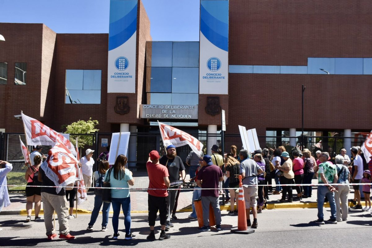 El recambio de autoridades se producirá en medio de reclamos de los usuarios de Calf por la boleta que vendrá con otras tasas y cuotas por 5.000 pesos más en febrero (foto Matías Subat)
