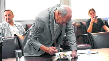 Esto es en off: El diputado de Neuquén al que sólo le van los caramelos de dulce de leche