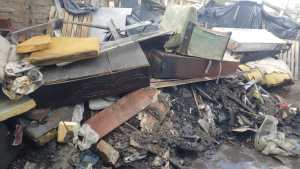 Perdieron todo tras un incendio y están juntando donaciones para construir su casa, en Roca