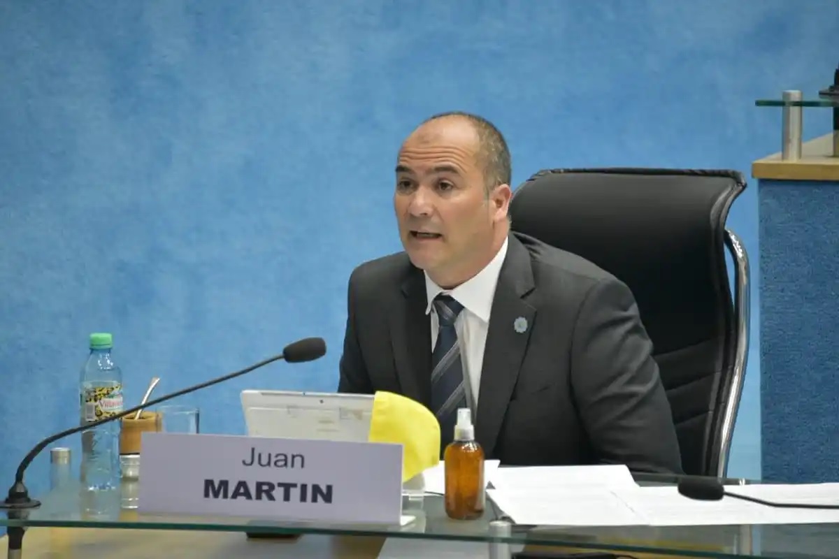 Juan Martín, presidente del bloque del PRO-Unión Republicana, resaltó que la provincia cerró el 2023 con un rojo de 40.000 millones.