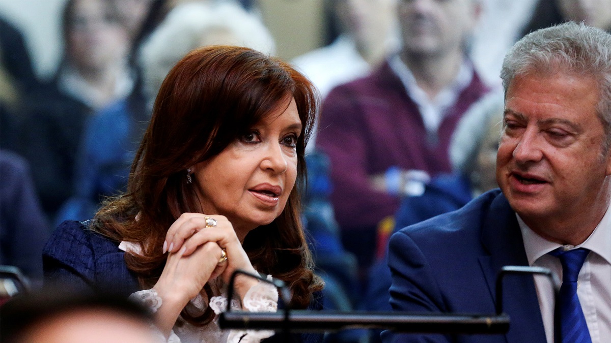 Cristina Kirchner enfrentará una nueva investigación por lavado de dinero tras la revocación de su sobreseimiento en el caso 'Ruta del Dinero K'. Foto Reuters. 