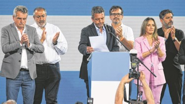 Con la voz quebrada, el ministro de Economía y excandidato a presidente apostó por un discurso tranquilizador y agradeció el apoyo. (Foto: gentileza AP Gustavo Garello)