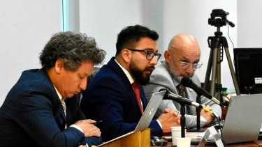 Vignaroli (a la derecha), Narváez y el representante de la fiscalía de Estado, Gustavo Kohon. (Archivo/Matías Subat)