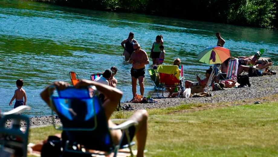 Los clubes son una opción para disfrutar del verano en Neuquén. Foto: Matías Subat