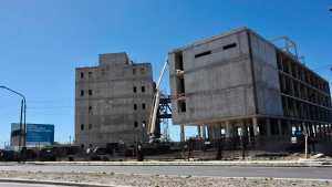 Empresas constructoras de Neuquén en alerta por los dichos de Milei de terminar la obra pública