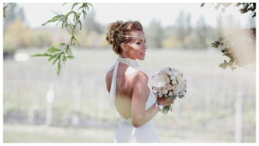 Nicole Neumann mostró su look en el casamiento con Manu Urcera.-