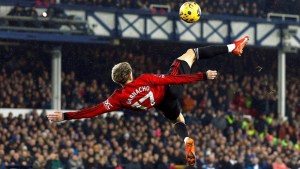 ¡Increíble!: Garnacho deslumbró a todos con gol de chilena frente al Everton