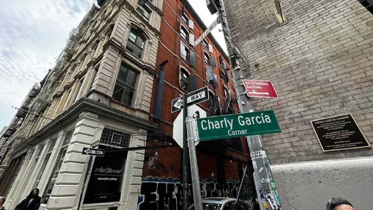 Charly García ya cuenta con su esquina en Nueva York: así fue el tributo a la leyenda del rock argentino
