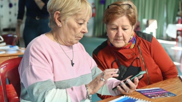 Jubilados y pensionados de PAMI cobran en noviembre 2023 un extra de 15 mil pesos. 