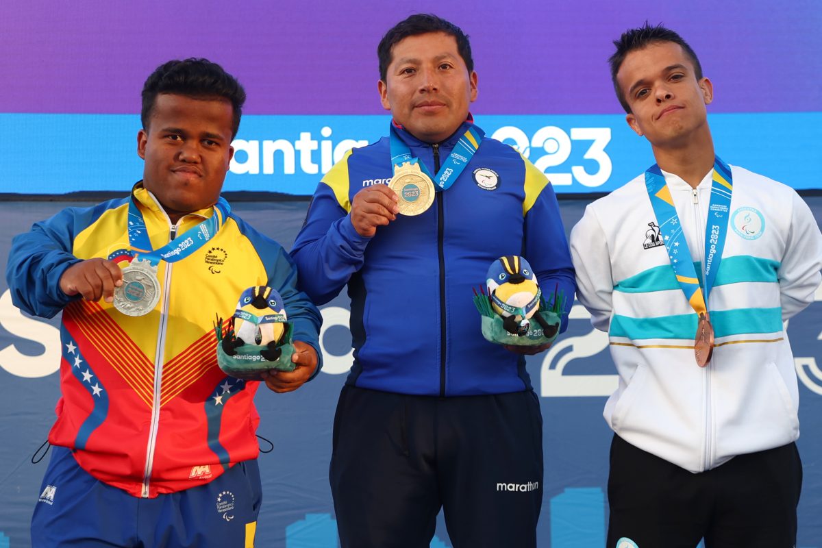 Andrés Pinillos Pinto se colgó la medalla de bronce en lanzamiento de bala en Santiago 2023. (Foto de Jonnahan Oyarzun/Santiago 2023 vía Photosport).