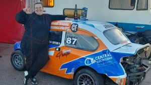 Quién es Patricia Salvioni, la piloto de Villa Regina que la rompe en el Turismo Pista Neuquino