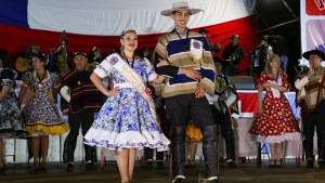 Priscila, la joven bailarina de Roca que se consagró reina mundial de la cueca en Chile
