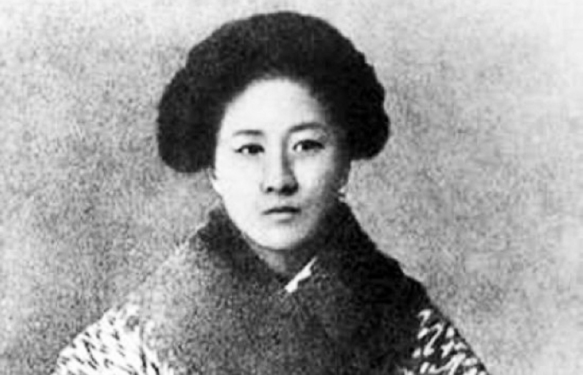 Qiu Jin fundó una revista en 1906 con el objetivo de concientizar y visibilizar la desigualdad de las mujeres y las tradiciones que las oprimían como el vendado de pies. Crédito: Wikipedia.