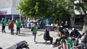 Paro de porteros en Roca: segundo día de protesta de ATE frente al Consejo de Educación