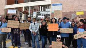 Protesta de pacientes y familiares de Salud Mental en Roca: «Nos están descartando como si fuéramos un número»