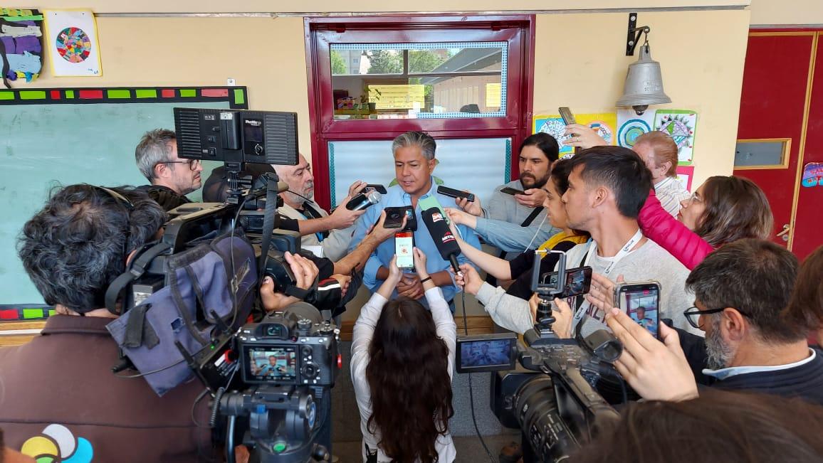 El gobernador electo, antes de conocerse el resultado del domingo habló de estrategia en conjunto con Río Negro (Prensa Rolando Figueroa)