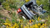 Imagen de Quién era la víctima del auto que cayó al lago Lácar en San Martín de los Andes, desde la Ruta 40