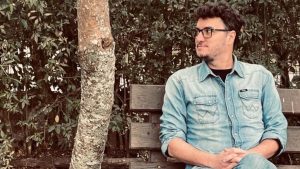 «Se espantan los peces», la primera novela del cipoleño Matías de Rioja: amistad, divino tesoro