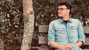 Matías de Rioja, nacido en Cipolletti, vive actualmente en Avellaneda. Publicó varios libros de poesía: "Me debía una novela", dice en esta entrevista con Diario RÍO NEGRO.