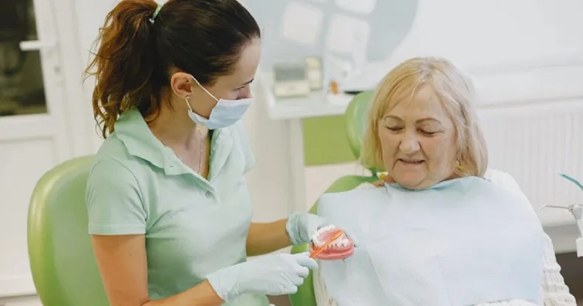 "Sonrisa mayor" ofrece atención de la salud bucal a jubilados y pensionados afiliados a PAMI.-
