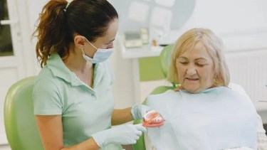 "Sonrisa mayor" ofrece atención de la salud bucal a jubilados y pensionados afiliados a PAMI.-