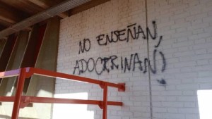 «Chau progres»: A tres días del balotaje, aparecieron pintadas con amenazas en la Universidad de Cuyo
