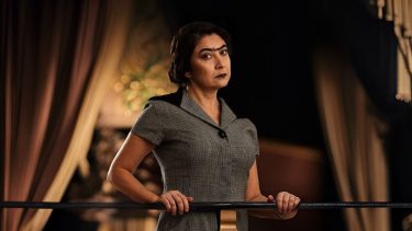 Laura Sarmiento se luce en "La suerte de la fea", este unipersonal de Mauricio Kartun, bajo la dirección de Silvana Feliziani.