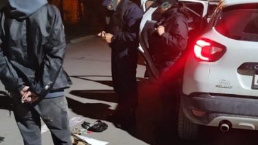 El hombre fue detenido por la policía luego de intentar huis con su vehículo. Foto: Gentileza.