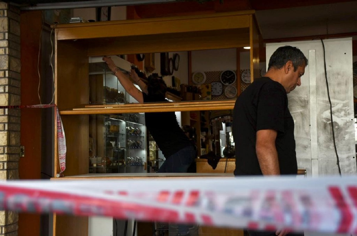 El robo ocurrió en la joyería Daniell's de Cipolletti. Foto: Matias Subat.