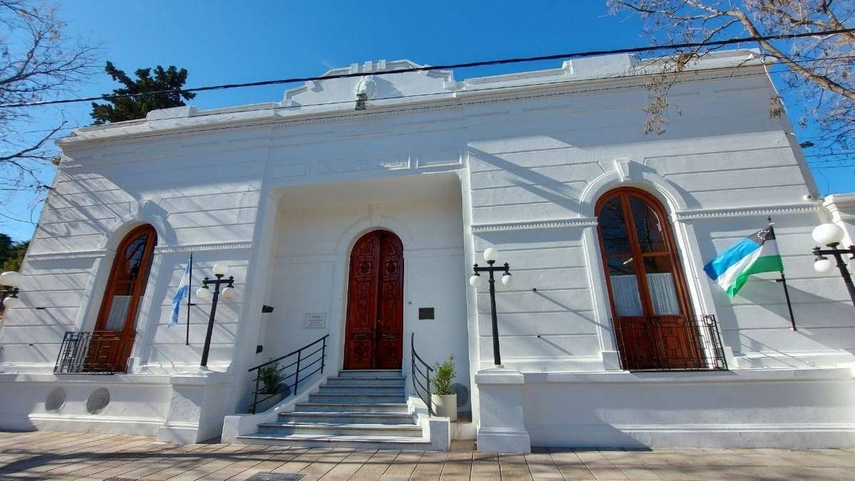 Investigación a cuatro funcionarios de Viedma por contrato de la Feria Municipal