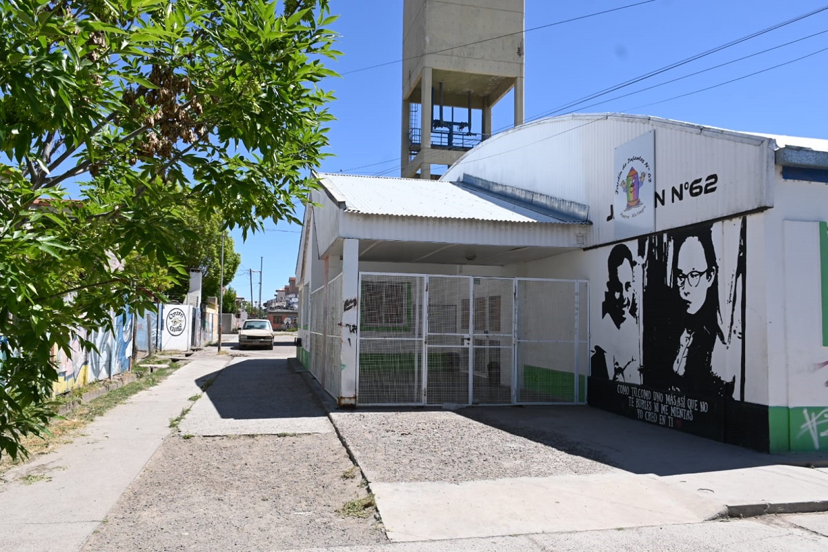 En noviembre un joven fue asesinado en inmediaciones de la escuela primaria y un jardín de infantes. Foto Archivo: Marcelo Ochoa.