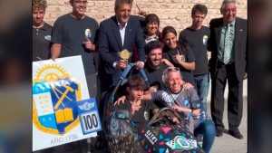 Video | Sergio Massa en Río Negro: estudiantes le mostraron un innovador auto eléctrico que fabricaron en Roca