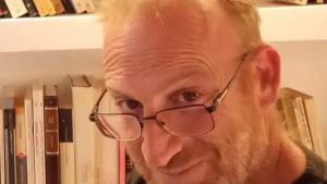 «Las conexiones», de Pablo Yoiris: policial negro, distópico y un delito llamado internet