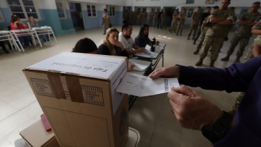 En la capital rionegrina, el balotaje inició con normalidad, en una jornada que se extenderá hasta las 18. Foto: Marcelo Ochoa.