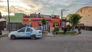 Hinchas de un club de Roca le robaron su  comercio en Allen: denuncia que la policía llegó tarde