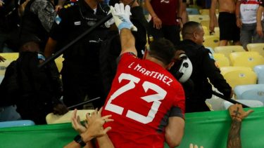 Dibu Martínez se enfrentó con la policía. (Foto: Gentileza Olé)