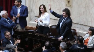 Lo que dejó la Asamblea Legislativa: el abrazo de Milei, la distancia de Píparo y un faltazo llamativo