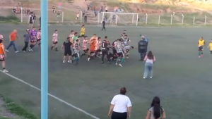 Batalla campal en Añelo – San Patricio: piñas entre los jugadores y partido suspendido