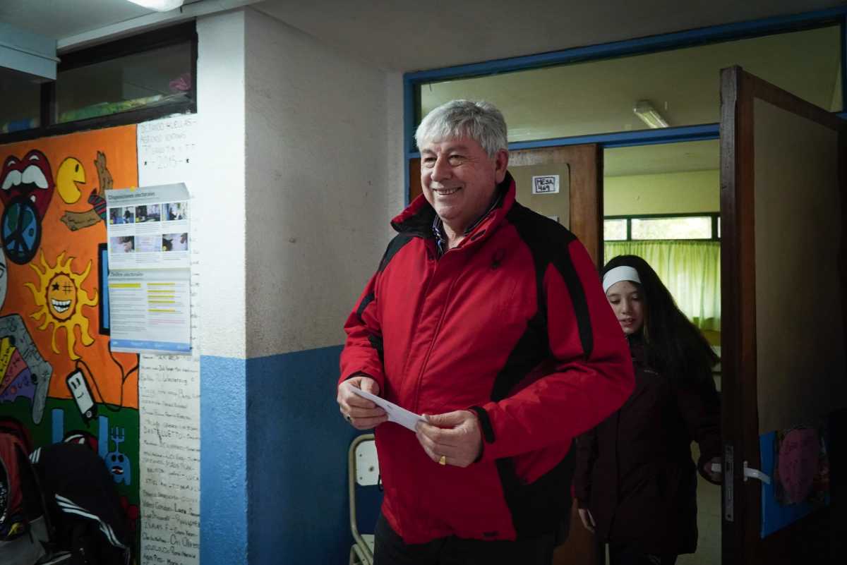 Walter Cortés, intendente electo de Bariloche habló del transporte cuando fue a votar el domingo. Foto: Marcelo Martinez