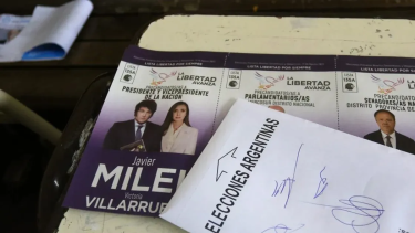 La Justicia Electoral advirtió un posible faltante de boletas de Javier Milei: los apoderados de La Libertad Avanza no cumplieron con la entrega de los fajos correspondientes. Foto Archivo.