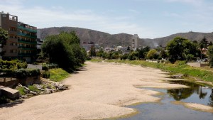 Impresionantes fotos de la sequía en Villa Carlos Paz: falta agua potable y restringen el servicio