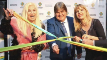 Daniel Mautone con Susana Giménez y Teté Coustarot en la inauguración de una de sus casas de juego en Necochea.