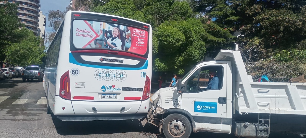 Tarde accidentada en Neuquén capital: tres incidentes viales en menos de una hora