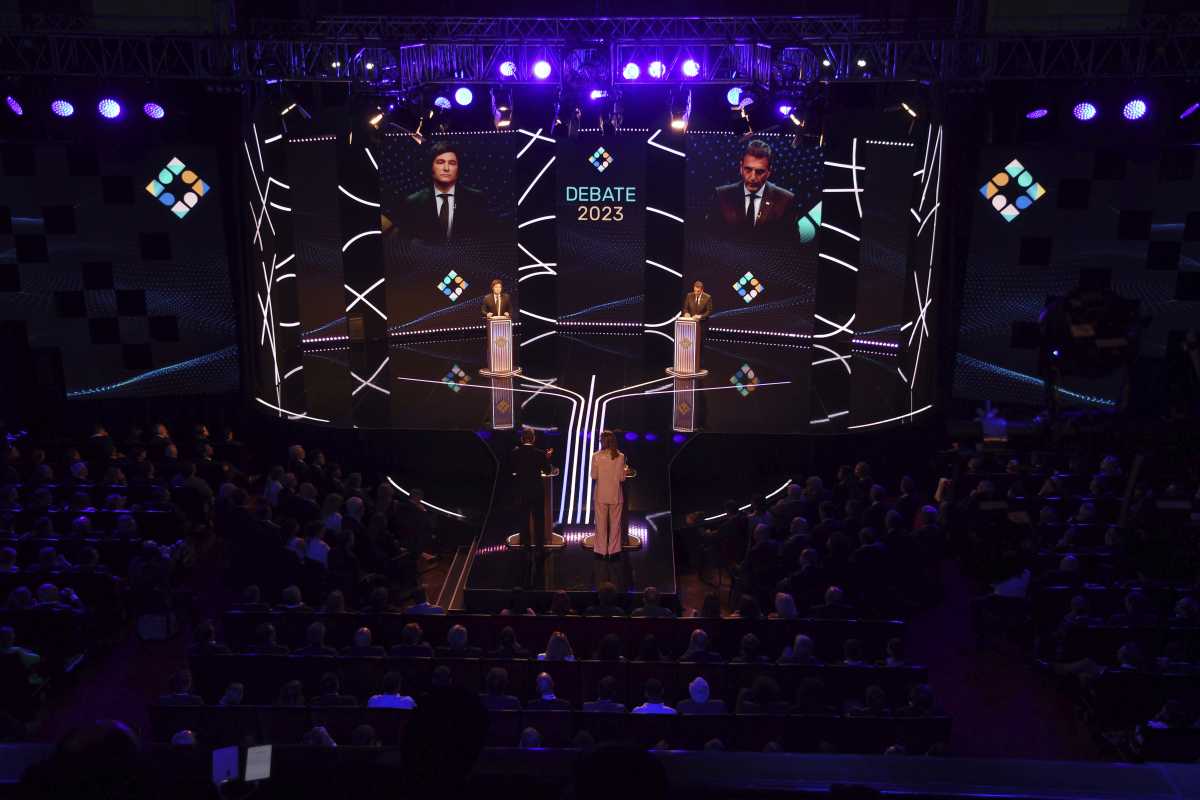 Sergio Massa y Javier Milei, con seis ejes temáticos en el debate presidencial previo al balotaje. 
