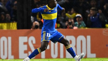 En fase de grupos, Advíncula puso el 1-1 en la remontada ante Deportivo Pereira de zurda.